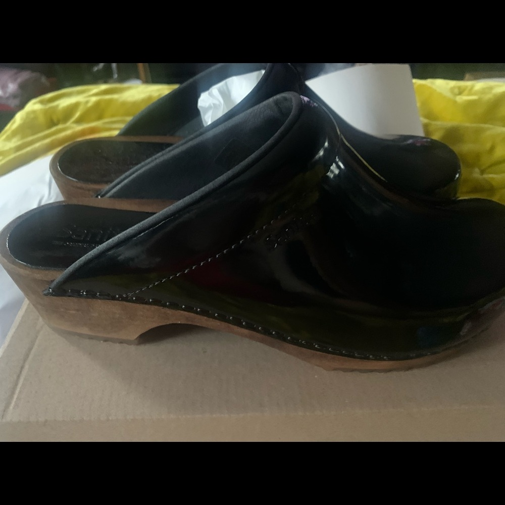 Sanita patent leather clogs brand new